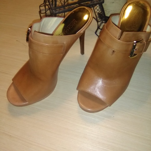 Michael Kors Pumps - Picture 5 of 7